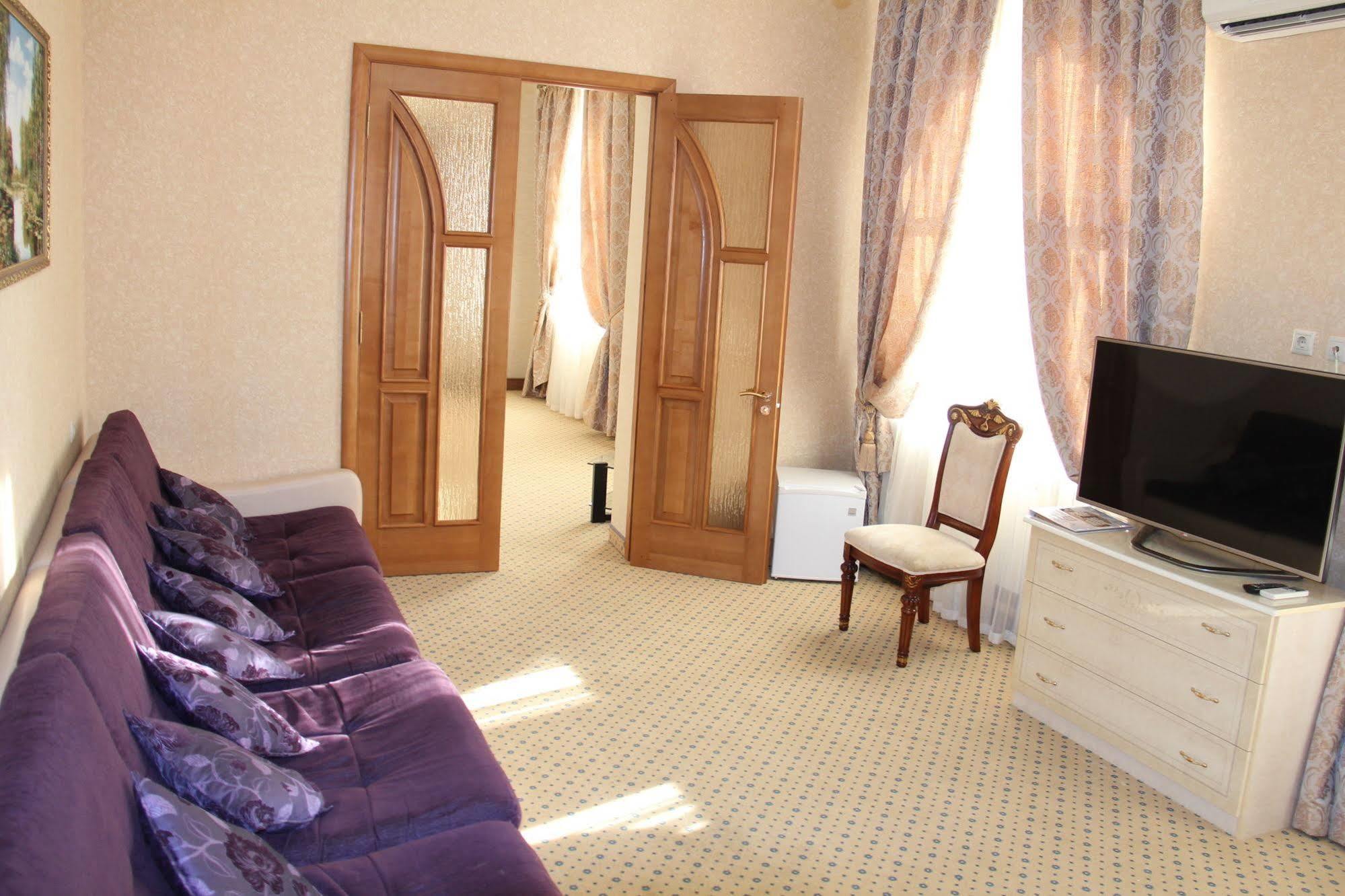 Resident Hotel Krasnodar Buitenkant foto